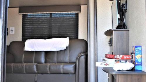 Williams House | Modern Pet-Friendly RV Suite with Private Deck, Firepit & Full Kitchen near Williams, Arizona