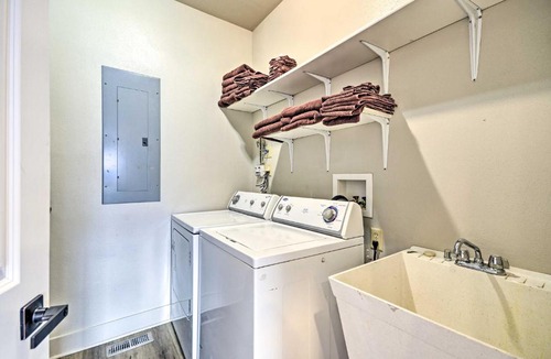 Red Lodge House | Modern Red Lodge Cabin - Walk to Broadway Ave