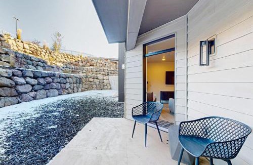 Park City House | Modern resort condo with pool hot tub & shuttle service