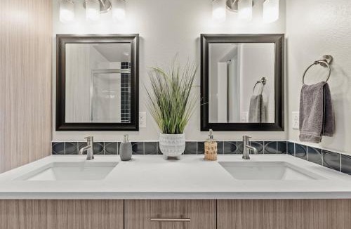 Old Town North House | Modern Retreat - Close to Old Town