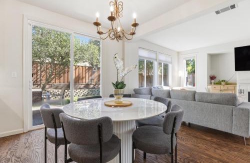Dublin House | Modern Spacious 3 BD/2.5 BA | King Suite | Office