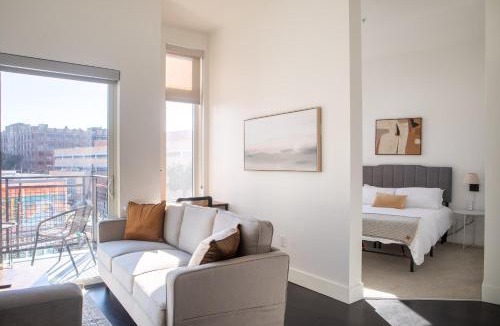 Milwaukee Apartment | Modern Studio Apt with Rooftop, Gym, and Parking