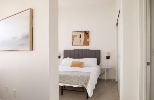 Milwaukee Apartment | Modern Studio Apt with Rooftop, Gym, and Parking
