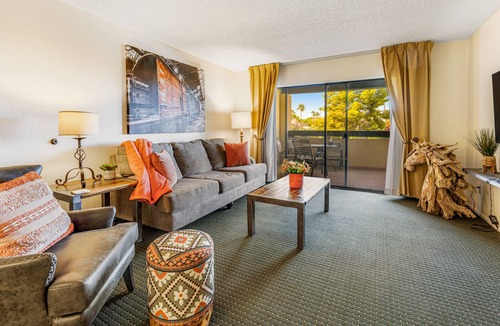 Inner Circle Condo | Modern Suite W/Free Wifi, Pool, and a Private Patio
