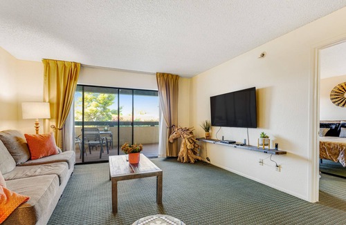 Inner Circle Condo | Modern Suite W/Free Wifi, Pool, and a Private Patio