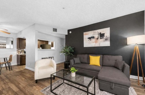 Tempe Apartment | Modern Tempe 2BR Escape Sleeps 7 Pools Gym & Fire Pit