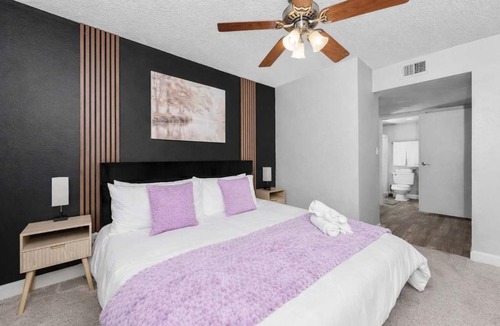 Tempe Apartment | Modern Tempe 2BR Escape Sleeps 7 Pools Gym & Fire Pit