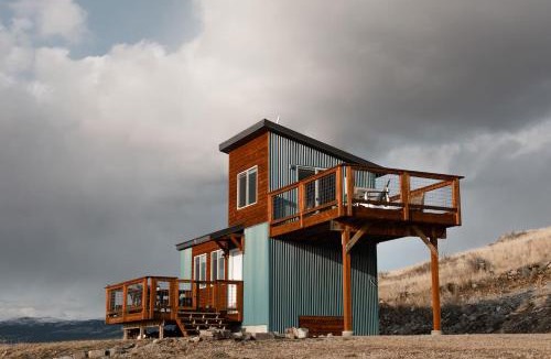 Stevensville House | Modern Tiny House with Spectacular Views