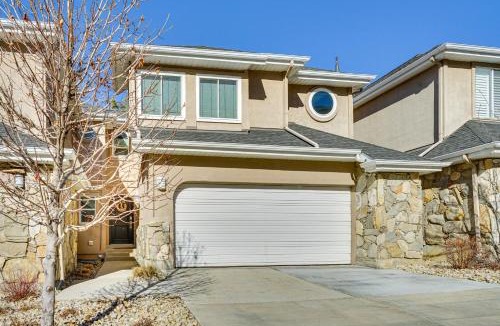 Cottonwood Heights House | Modern Townhome w/Hot Tub: 10 Mi to Snowbird!