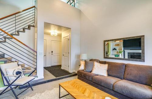 Cottonwood Heights House | Modern Townhome w/Hot Tub: 10 Mi to Snowbird!