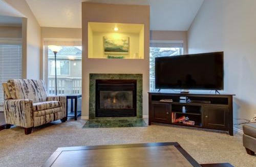 Cottonwood Heights House | Modern Townhouse with Jetted Tub & Private Deck - Close to Four Ski Areas