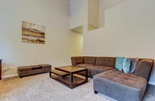 Cottonwood Heights House | Modern Townhouse with Jetted Tub & Private Deck - Close to Four Ski Areas