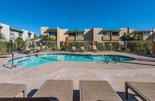 South Scottsdale House | Modern Townhouse-Walk 2 OldTown-4 Heated Pools