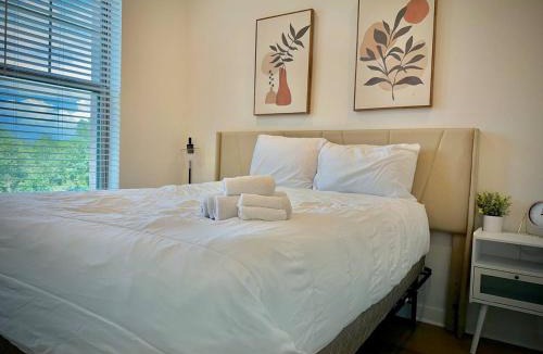 Sherman Apartment | Modern WorkerFriendly WasherPoolGym Wifi