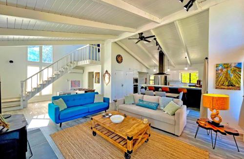 Oakhurst House | Modern Yosemite Cabin, 15min Bass Lake, Sleeps 8