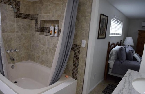 Hedrick Acres Apartment | Modernized Red Brick Beauty