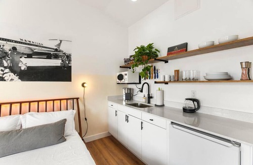 Chandler Apartment | Molokoni Studio suite liʻiliʻi