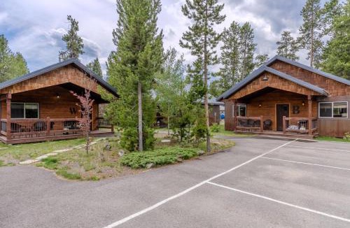 West Yellowstone House | Montana Cabin