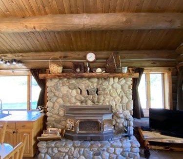 Darby House | Montana Mountain Glamping: Charming Log Cabin with in Darby