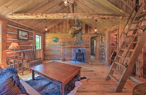 Hamilton House | Montana Retreat: Original Hamilton Log Cabin!