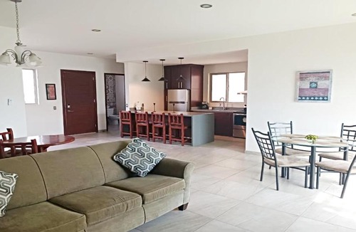 Benito Juarez Apartment | Moon House F4: Spacious 3-Bedroom Apartment in Downtown