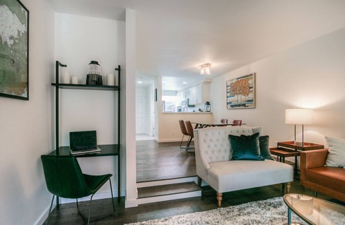 North Bend House | Moon River Suites 4 - on River, Private Hot Tub, Downtown NO FLOOD IMPACTS