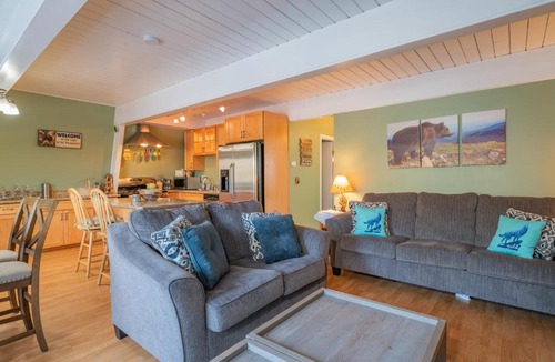 Upper Moonridge House | Moonlight Memories