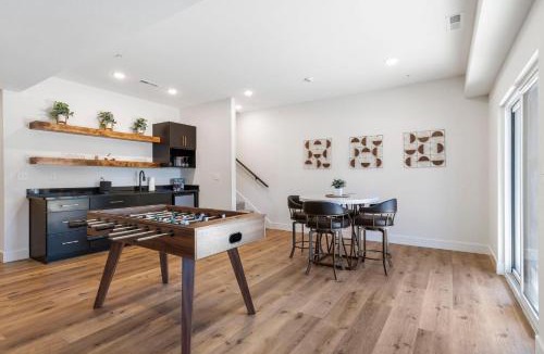Hollister House | Moonlight View at Table Rock Lake