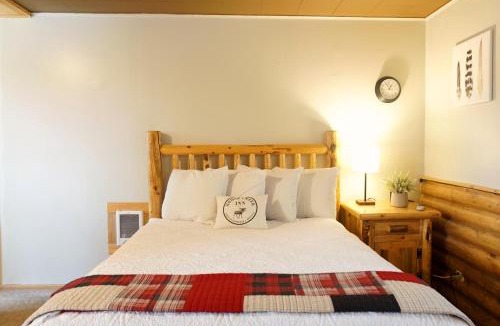 West Yellowstone Hotel | Moose Creek Inn