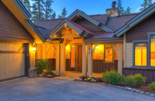 The Highlands House | Moose Crossing Lodge