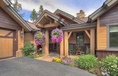 The Highlands House | Moose Crossing Lodge