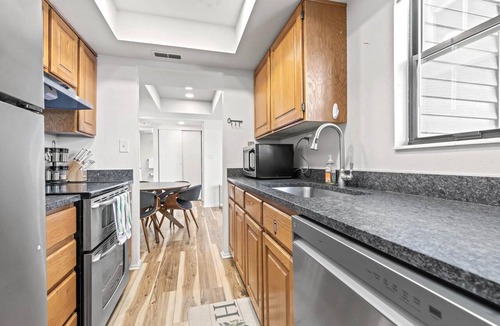 Kimball Junction Condo | Moose Mgmt at Powderwood 12N: King Bed-Pool-BBQ & Picnic area