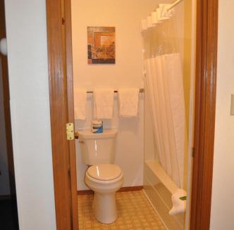 Sheridan Hotel | Moriah Motel