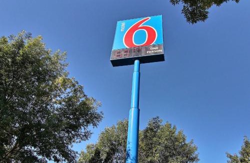 Bismarck Hotel | Motel 6-Bismarck, ND