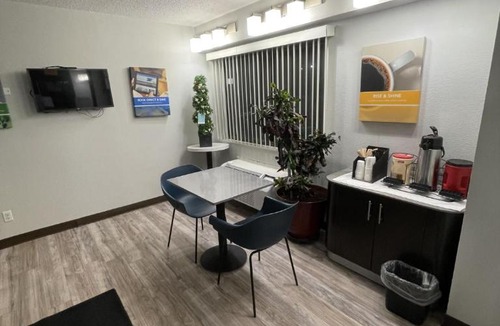 Cedar Rapids Hotel | Motel 6-Cedar Rapids, IA