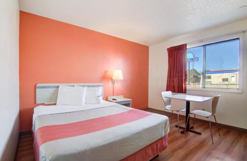 Colby Hotel | Motel 6-Colby, KS
