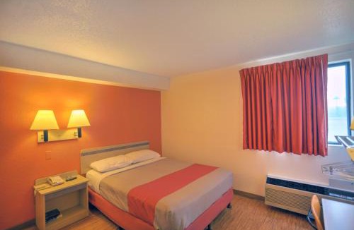 Council Bluffs Hotel | Motel 6-Council Bluffs, IA - Omaha East