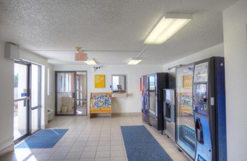 Council Bluffs Hotel | Motel 6-Council Bluffs, IA - Omaha East