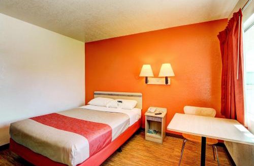 Dupont Hotel | Motel 6-Denver, CO - Airport