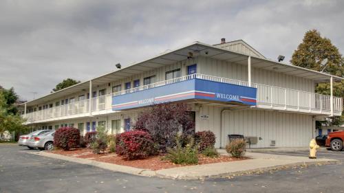 Berwick Hotel | Motel 6-Des Moines, IA - North