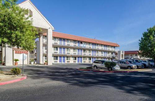Raisin Hotel | Motel 6-Fresno, CA - Yosemite Hwy