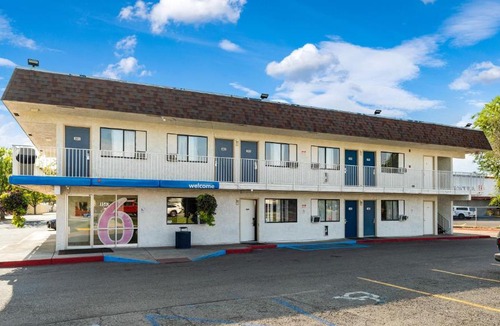 Kalispell Hotel | Motel 6-Kalispell, MT
