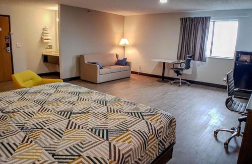 Kewanee Hotel | Motel 6-Kewanee, IL