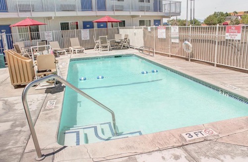 Lancaster Hotel | Motel 6-Lancaster, CA