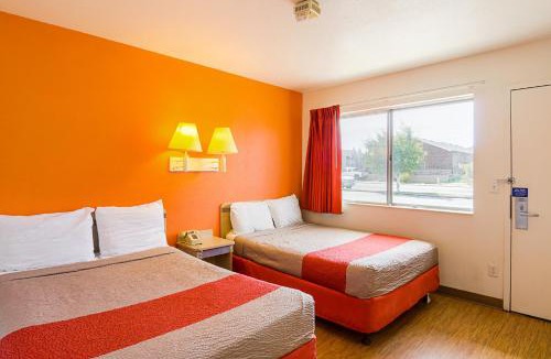Laramie Hotel | Motel 6-Laramie, WY