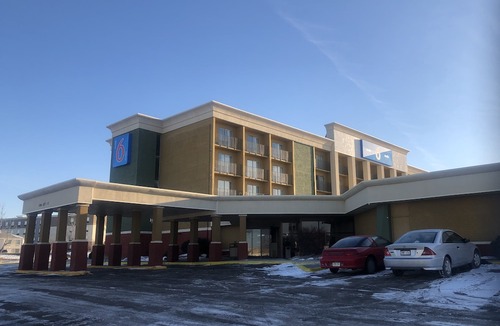 Highlands Hotel | Motel 6 Lincoln, NE - Airport