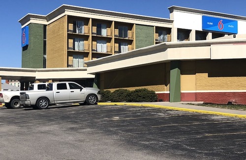 Highlands Hotel | Motel 6 Lincoln, NE - Airport