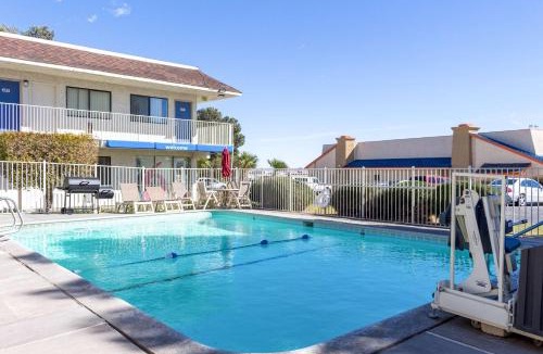 Mojave Hotel | Motel 6-Mojave, CA