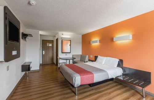 South Central Omaha Hotel | Motel 6 Omaha - Central