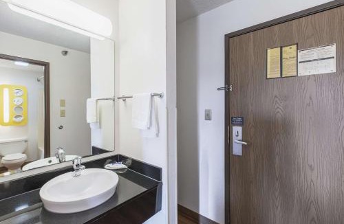 South Central Omaha Hotel | Motel 6 Omaha - Central